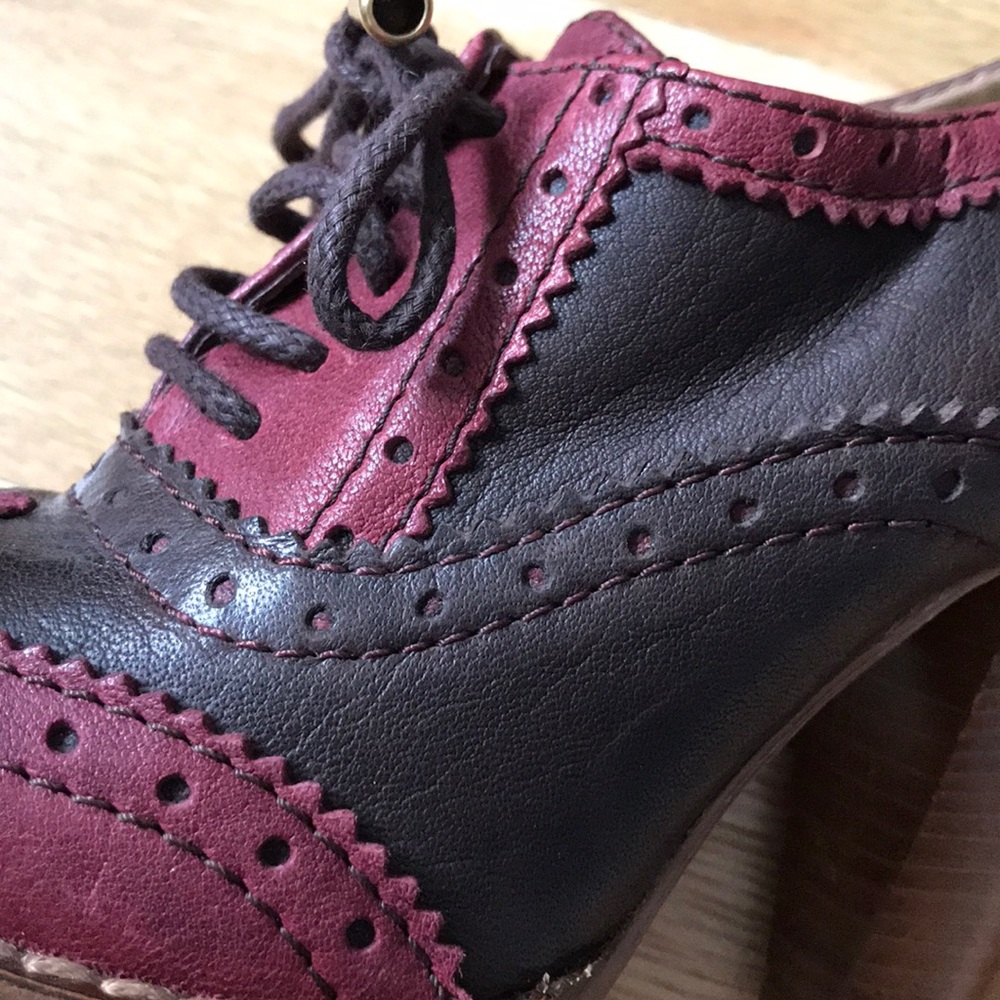 Dolce & Gabbana wing tip pumps! - Picture 4 of 7
